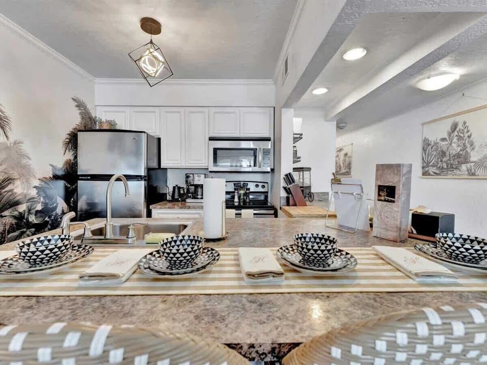 Dinner's ready! Our stylish kitchen and dining area are perfect for delicious meals and memorable moments