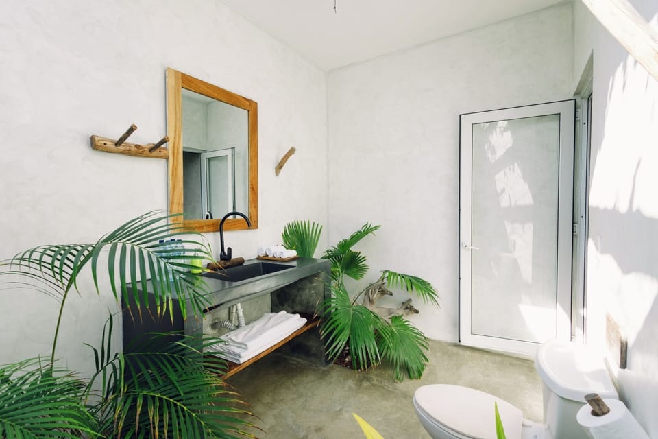 Room, 1 King Bed, Ocean View | Bathroom | Towels, shampoo, toilet paper