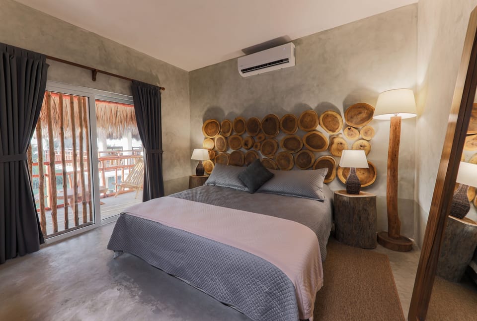 Deluxe Penthouse | Egyptian cotton sheets, premium bedding, in-room safe, WiFi (free)