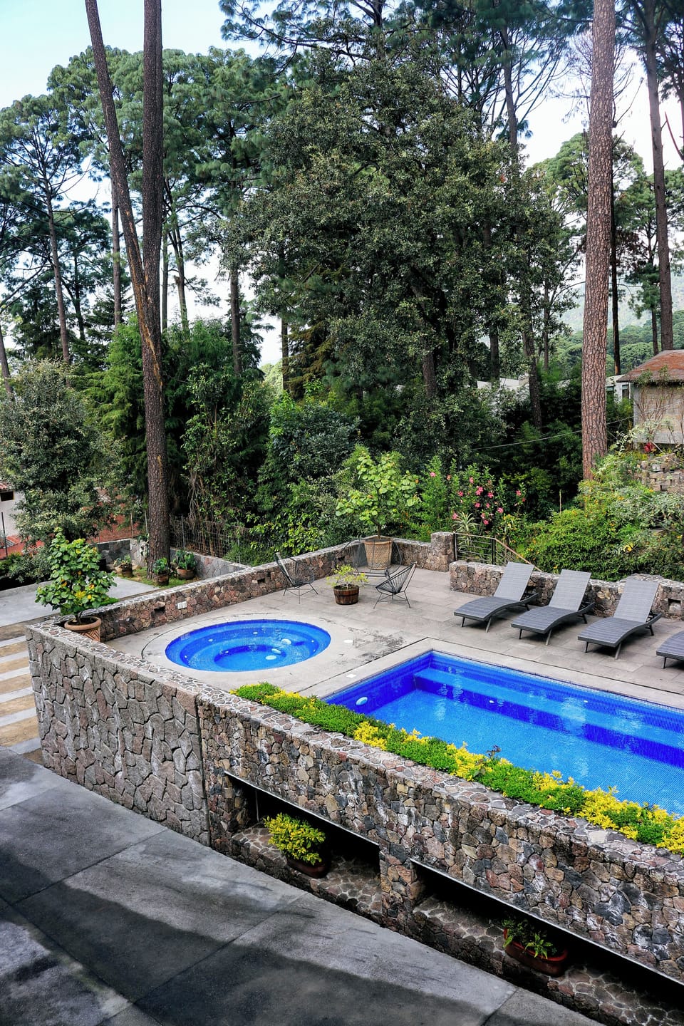 Superior Room | Bathroom | Shower, rainfall showerhead, free toiletries, hair dryer