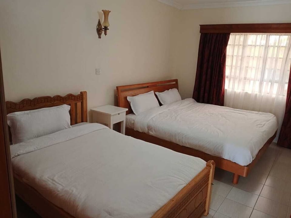 Family Twin Room | Premium bedding, blackout drapes, iron/ironing board, free WiFi