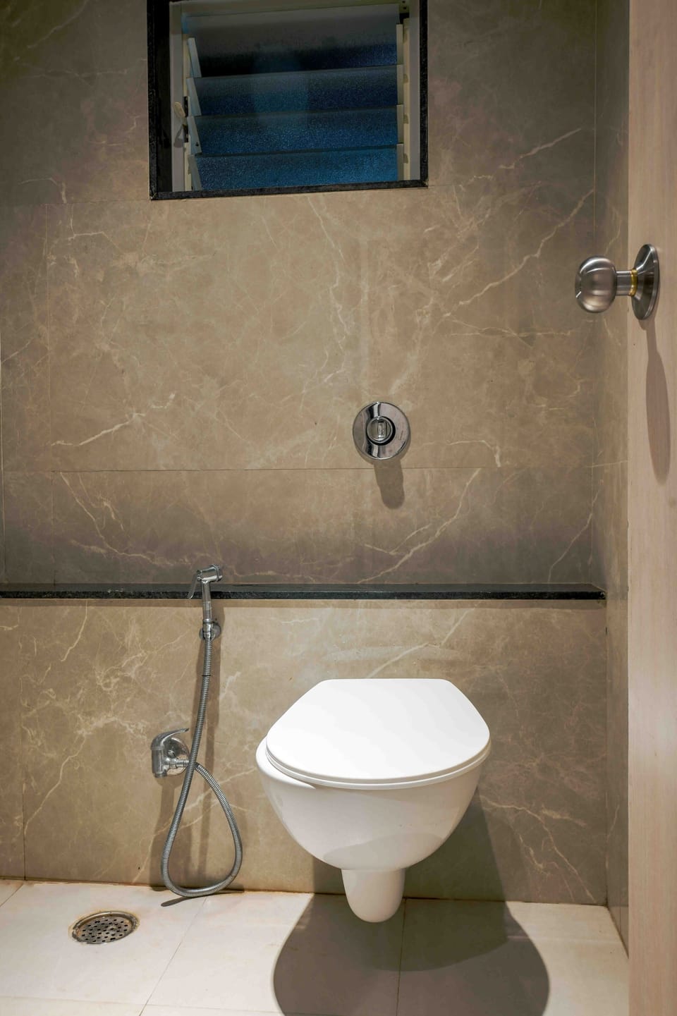 Deluxe Room | Bathroom | Slippers