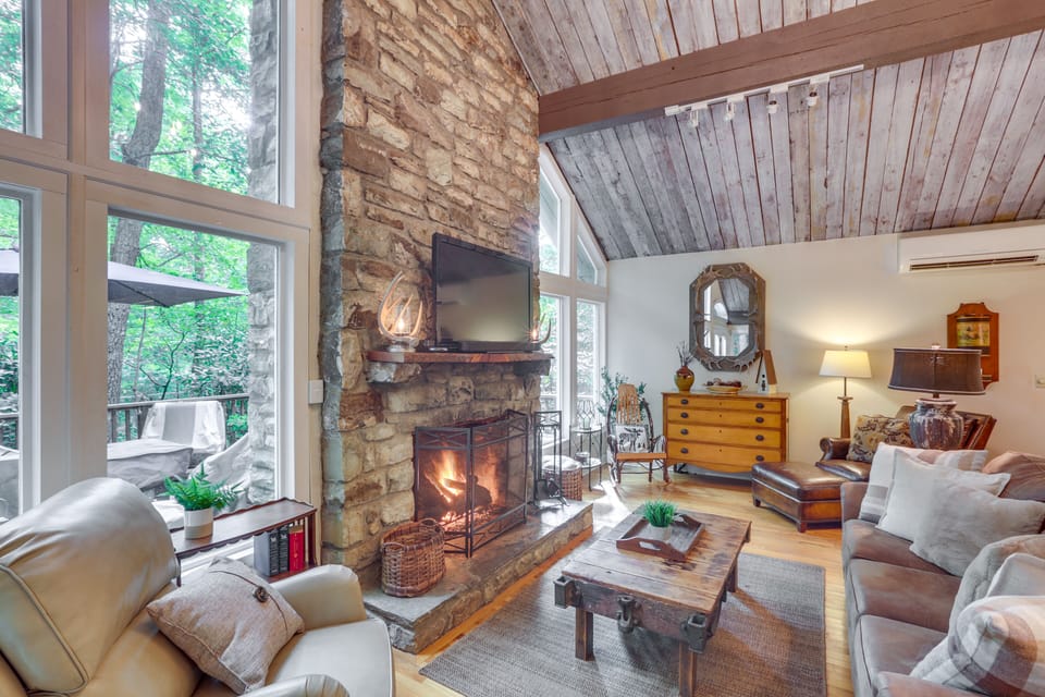 Living Room | Gas Fireplace