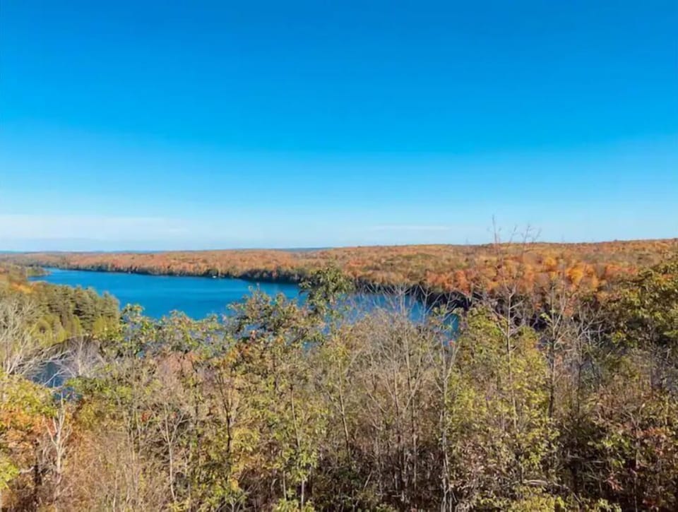 Hiking Trails just minutes away