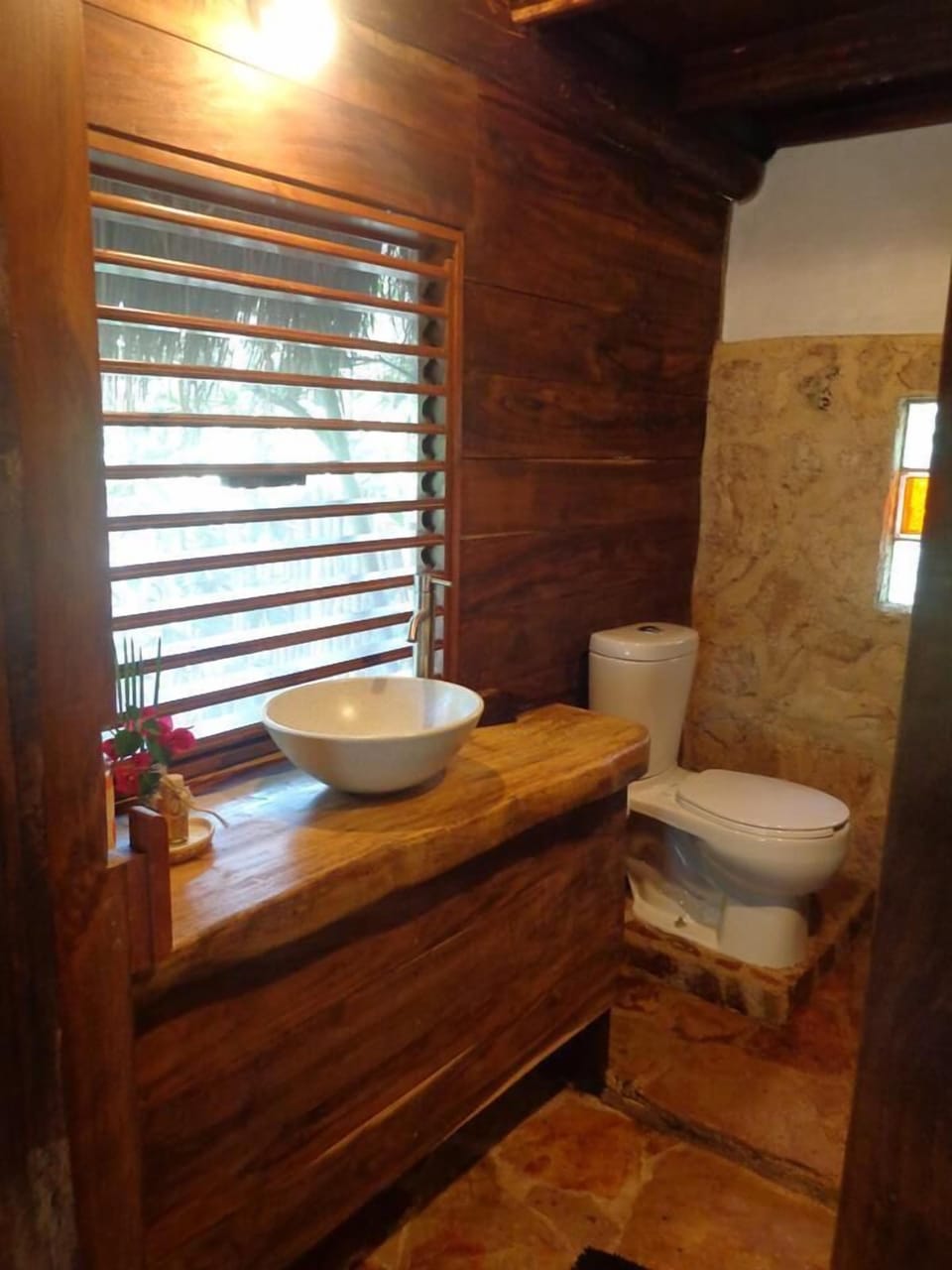 Triple Room | Bathroom | Shower, free toiletries, towels