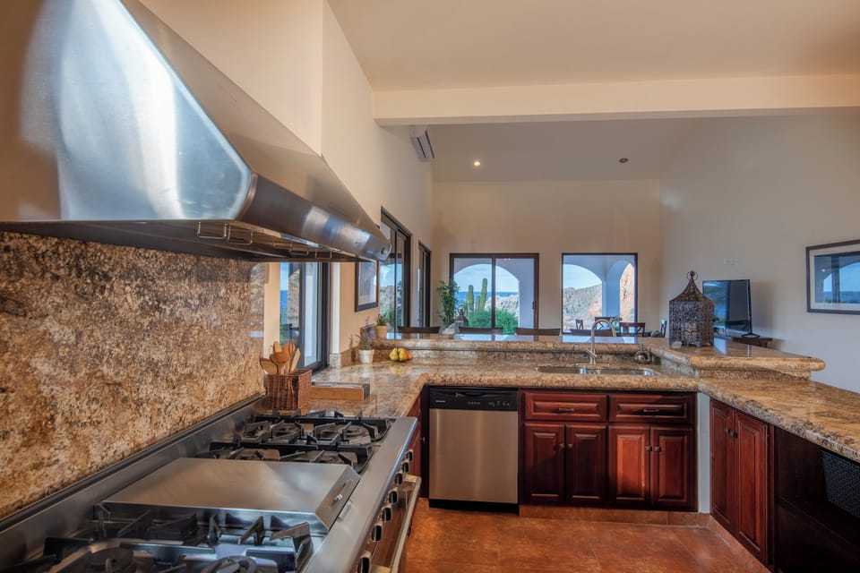 Luxury Villa | Iron/ironing board, free WiFi, bed sheets
