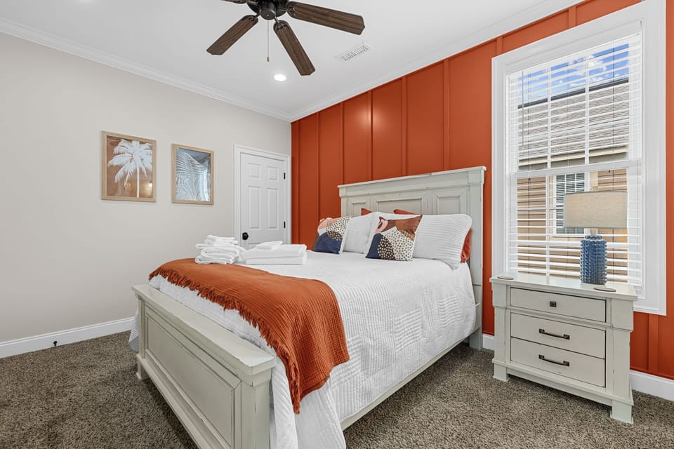 Queen Bed On 2nd Floor