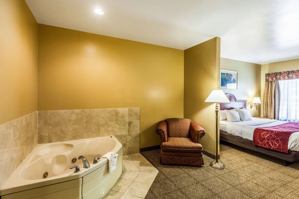 Suite, 1 King Bed, Non Smoking, Hot Tub | Room amenity