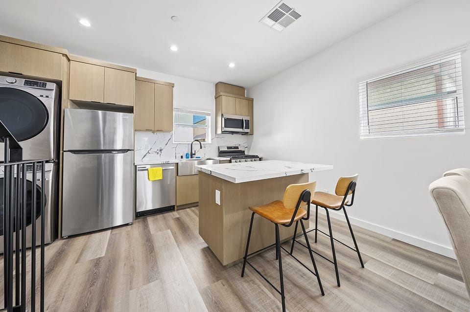 Exclusive Room, 1 Queen Bed | Living area