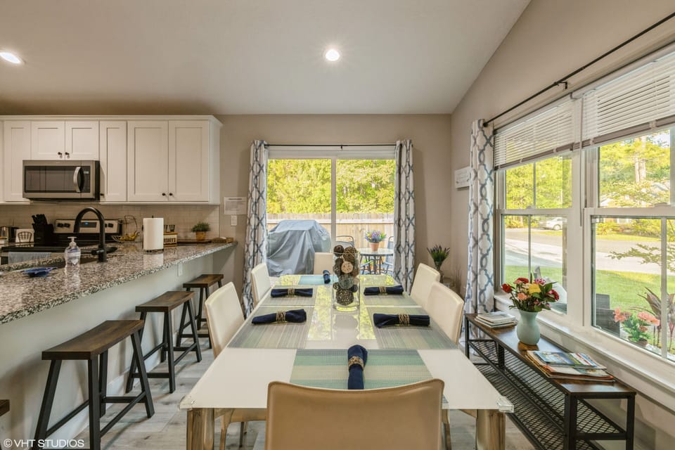 The dining area fits 10 comfortably