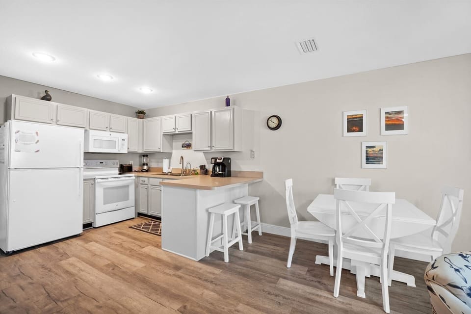Gather at the kitchen table with the whole group — the open plan means no one's eating alone.