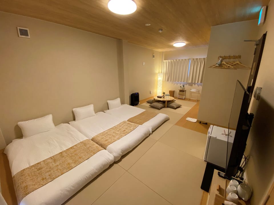 Triple Room | Blackout drapes, WiFi (free), bed sheets