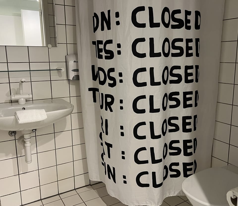 Comfort Room | Desk, laptop workspace, iron/ironing board, free WiFi