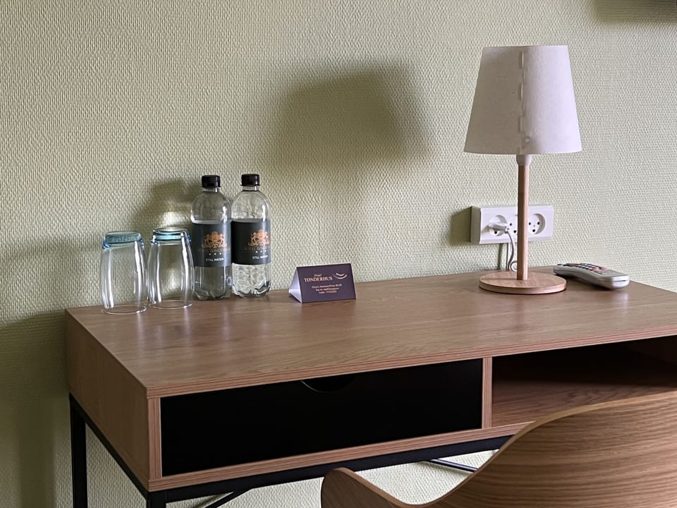 Comfort Room | Desk, laptop workspace, iron/ironing board, free WiFi
