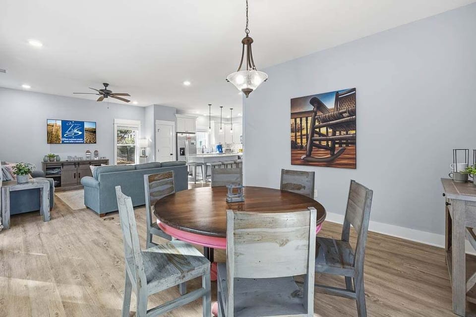 Ground-Level Dining Room with Table (seats 6)