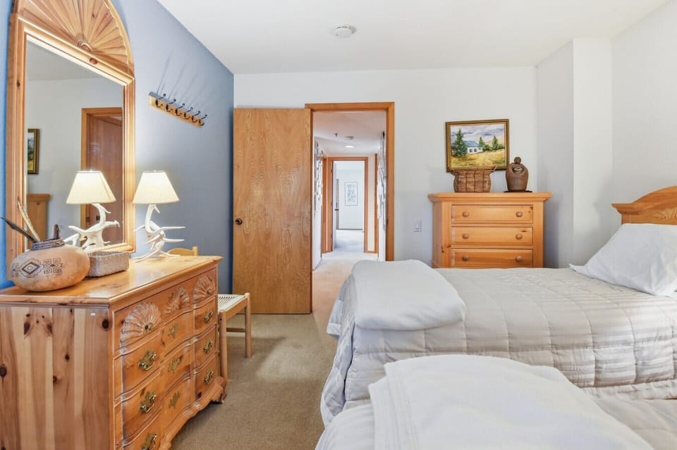 Bedroom 3 with Two Twin Beds