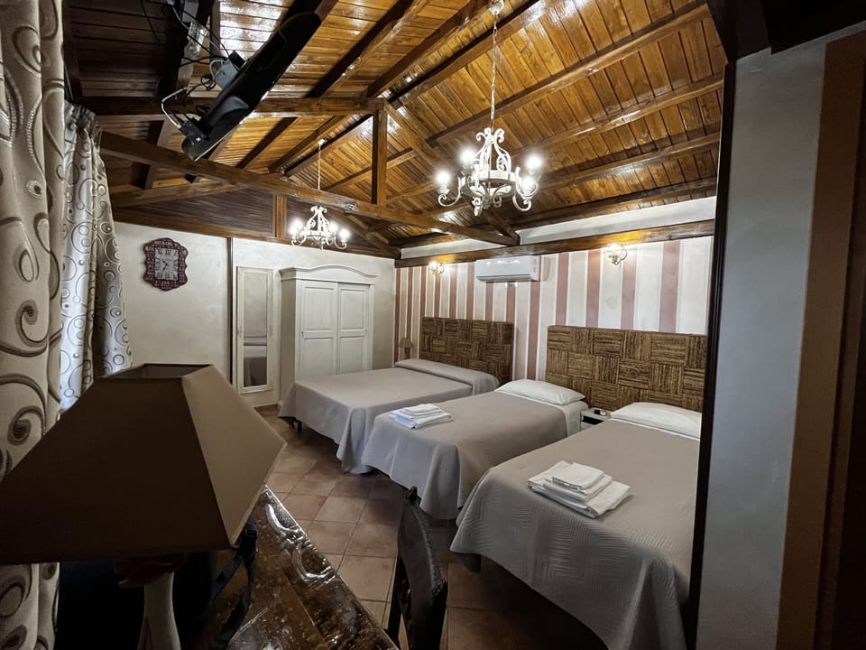 Comfort Room | Premium bedding, down comforters, pillowtop beds, minibar