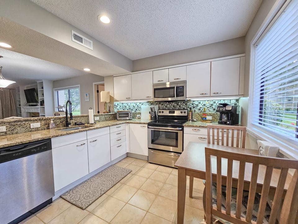 Condo, 3 Bedrooms | Private kitchen | Coffee/tea maker, fridge, oven, toaster