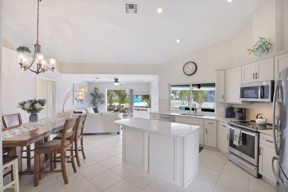 Open & bright kitchen with custom countertops, cabinets, stainless appliances!
