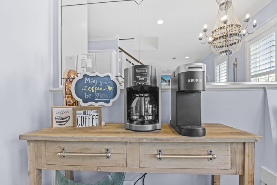 Start your mornings right with both Keurig and drip coffee makers at your fingertips, plus charming decor to brighten your day.