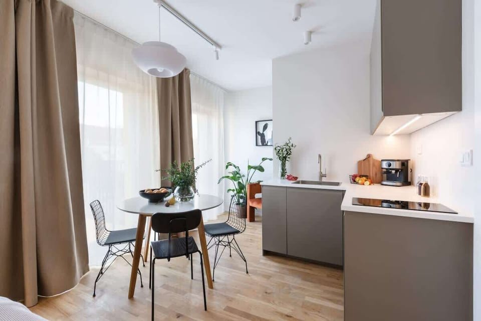 Kitchen & Dining area