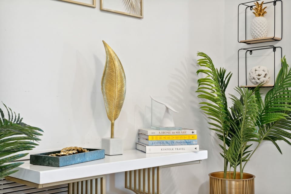 Modern tropical decor