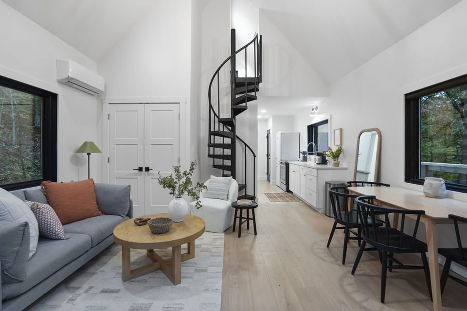 Living Room / Lounge
