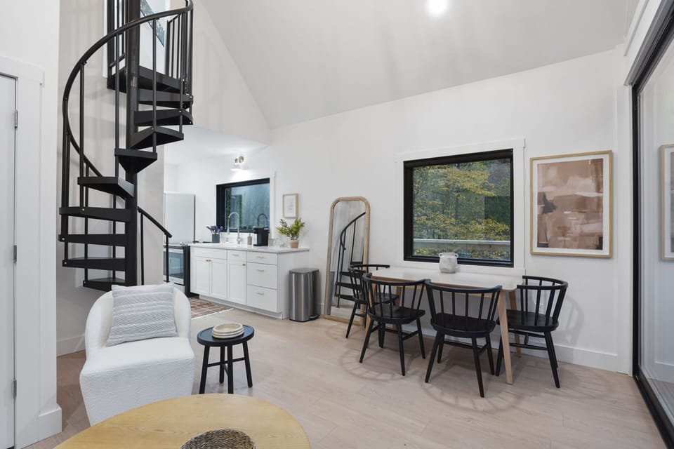 Living Room / Lounge