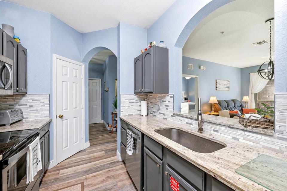 12-web-or-mls-7660-comrow-st-402