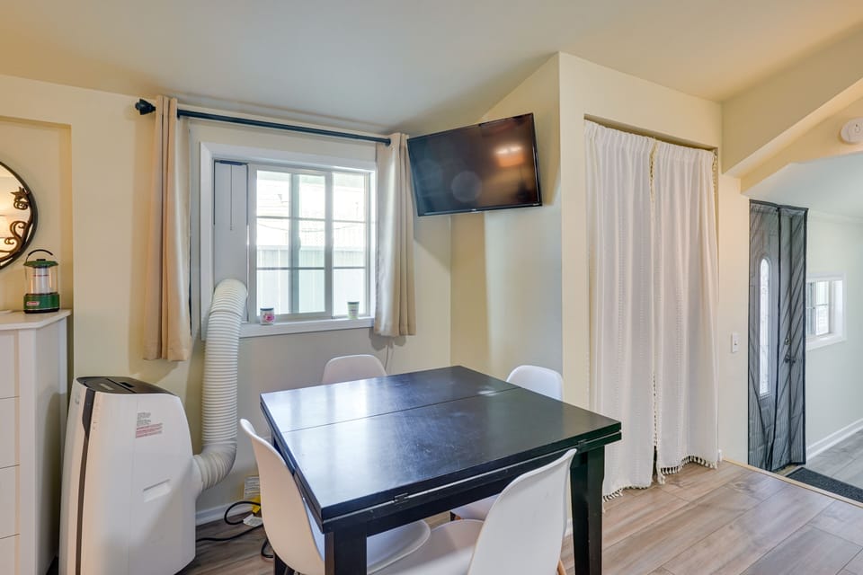 Dining Area | Dishware & Flatware