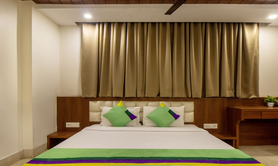 Premium Double Room, Non Smoking | In-room safe, iron/ironing board, bed sheets