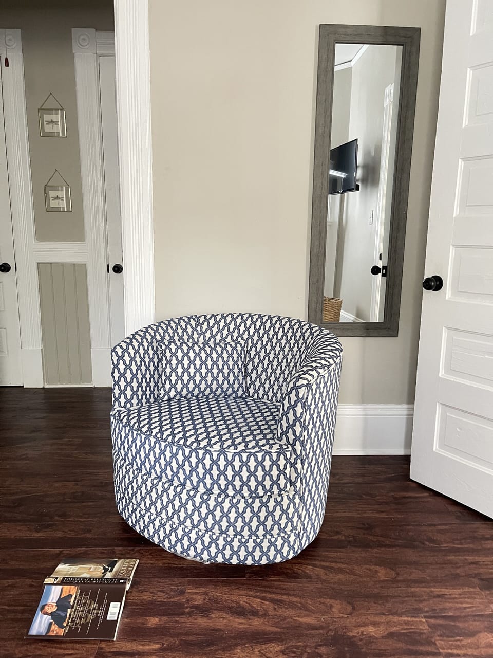 Club Calloway - swivel lounge chair and full length mirror