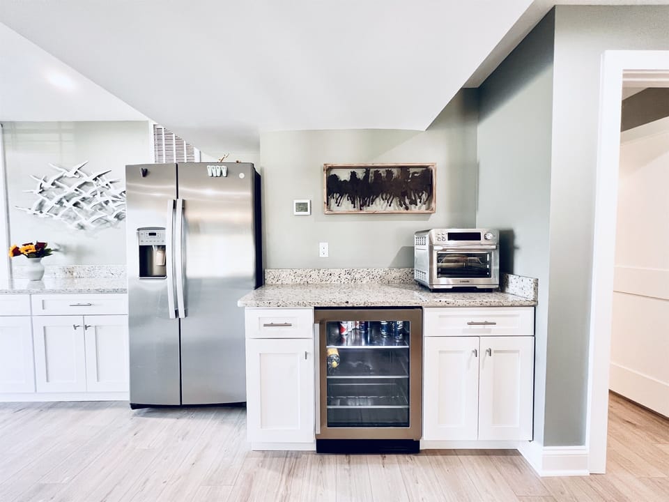 So many amenities packed into this kitchen.