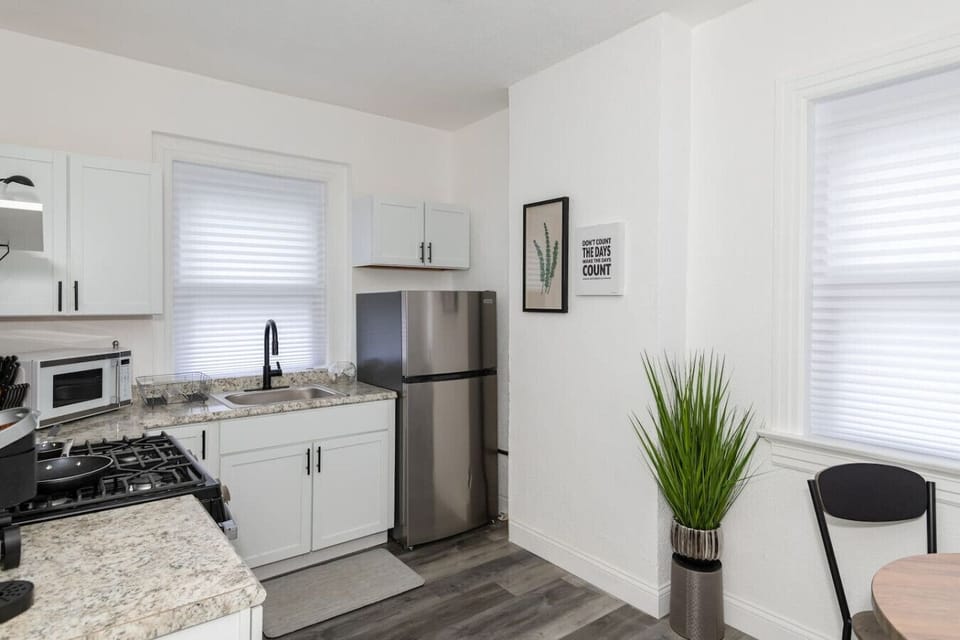 Equipped Kitchen with Refrigerator