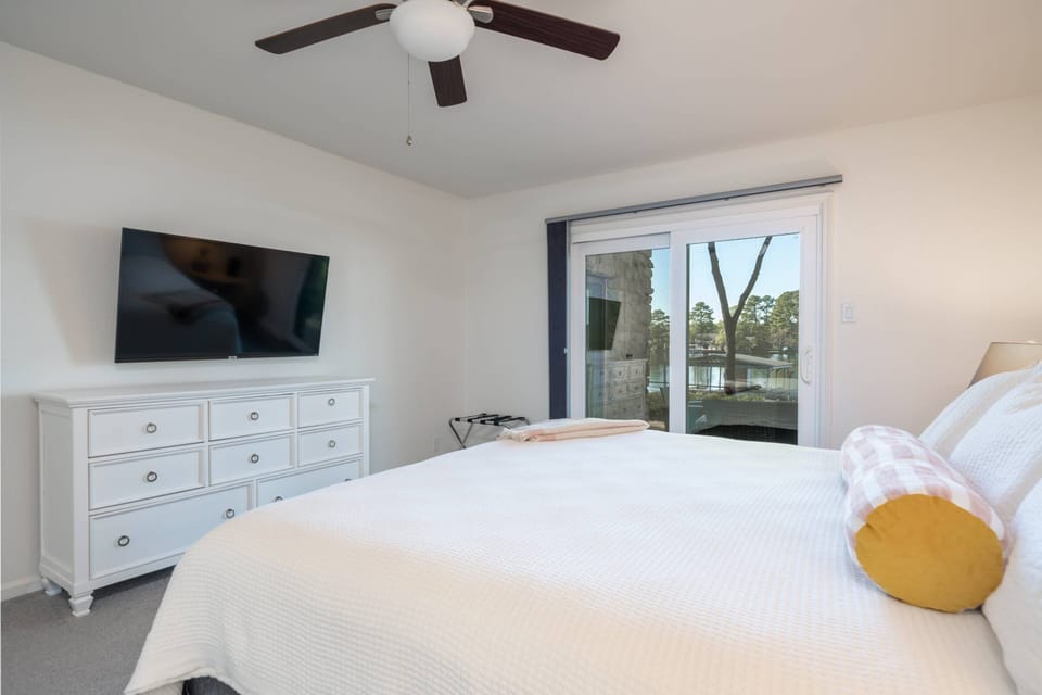 Bedroom 1 Downstairs with King Bed, Smart TV, Door to backyard & lake, Bathroom attached