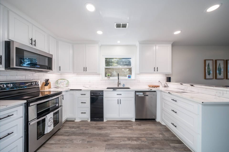 Spacious Kitchen Area for Cooking and Gathering