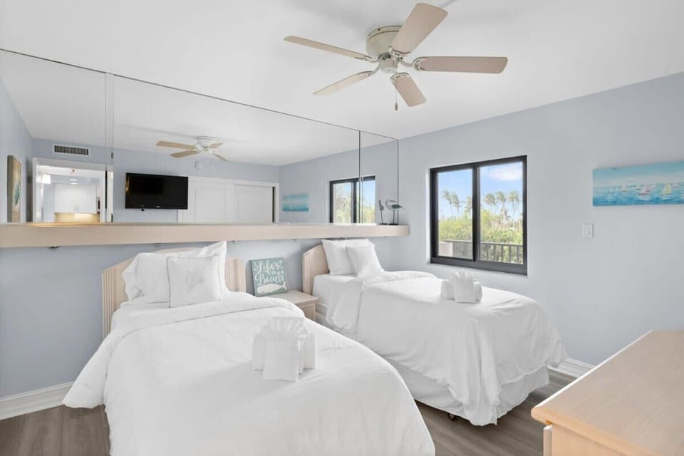 Guest bedroom with two twin beds and flatscreen TV