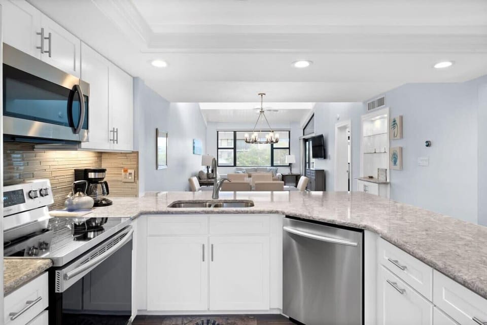 Fully equipped kitchen, recently renovated