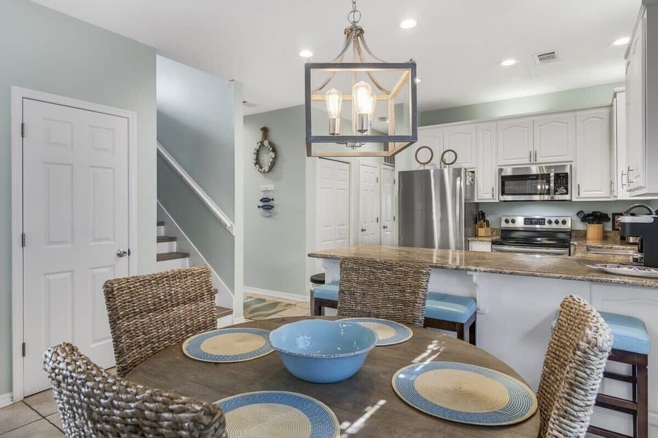 Kitchen Table with Seating for 4