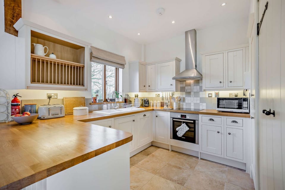 The Byres Kitchen - StayCotswold