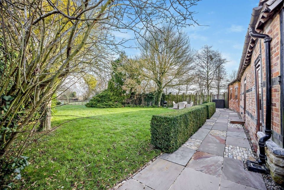 The Byres Garden - StayCotswold