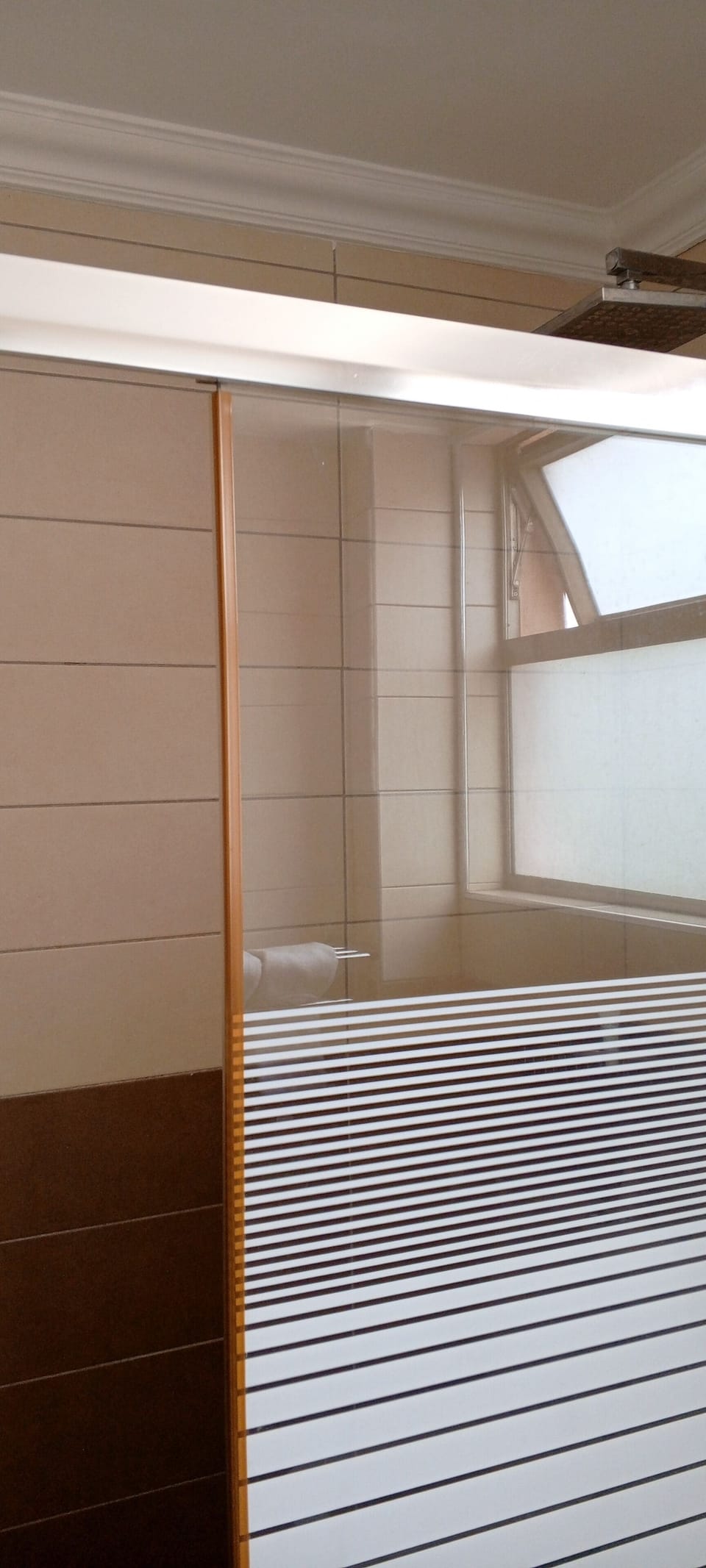 Deluxe Room | Bathroom | Shower, free toiletries, slippers, towels