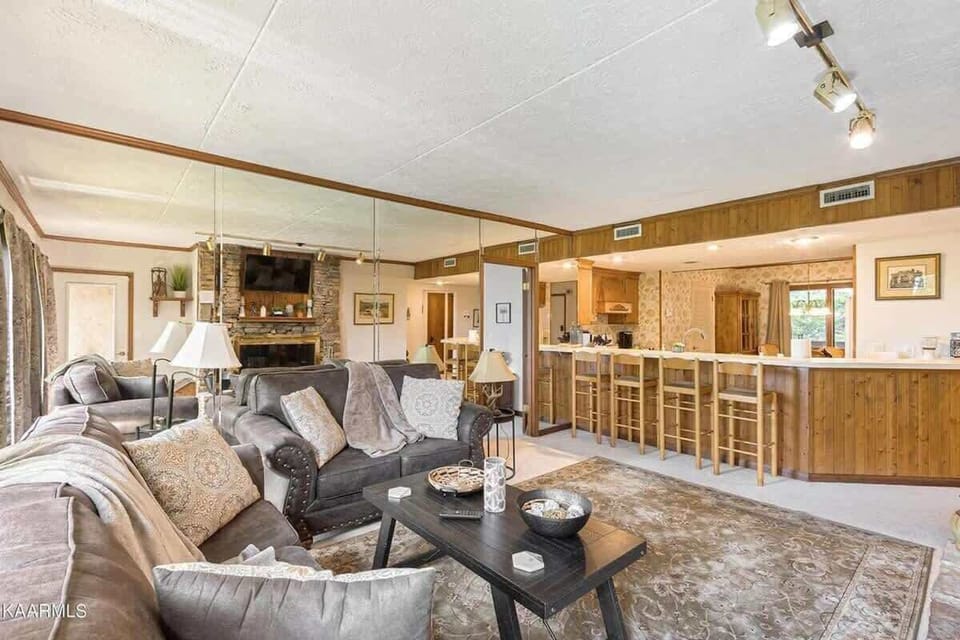  Discover relaxation in stylish seating with rustic charm and warm mountain views!
