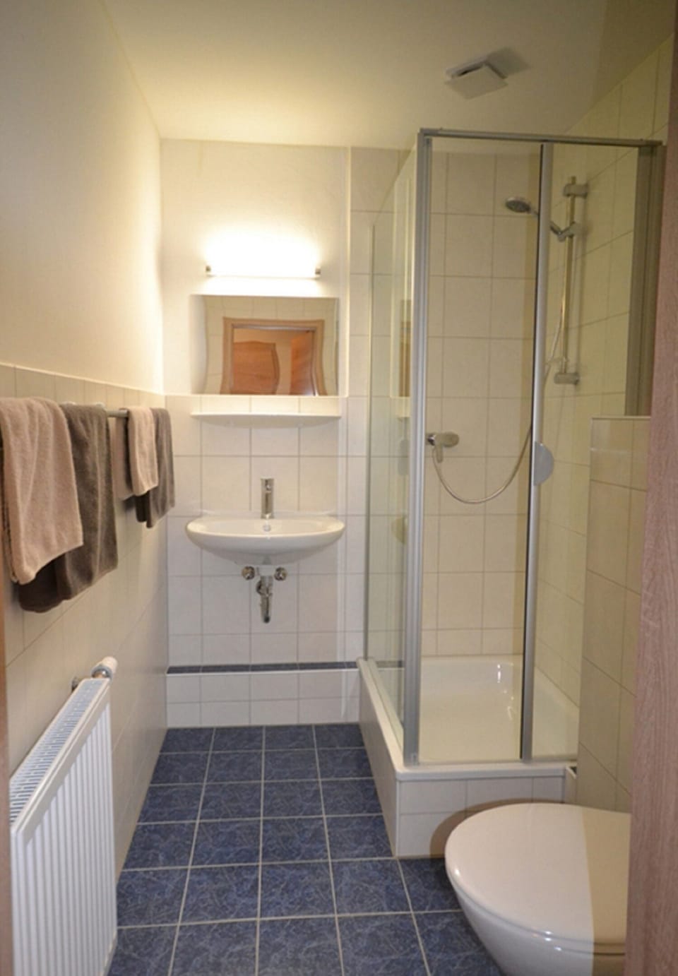Economy Double Room | Bathroom | Shower, towels, soap, toilet paper