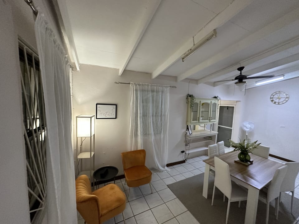 Open plan dining/lounge space