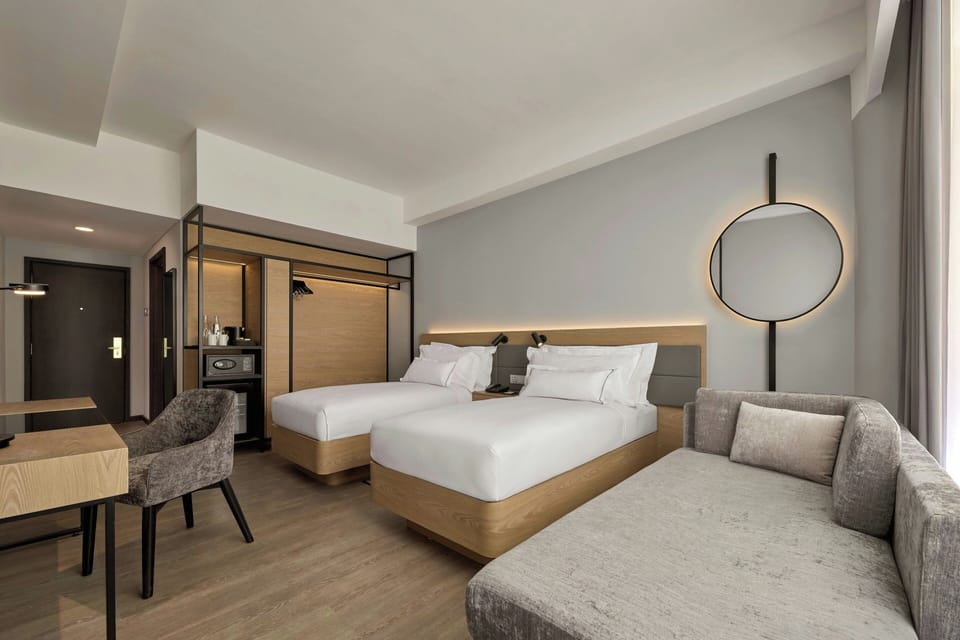 Deluxe Room, 1 Twin Bed | In-room safe, free cribs/infant beds, rollaway beds, free WiFi