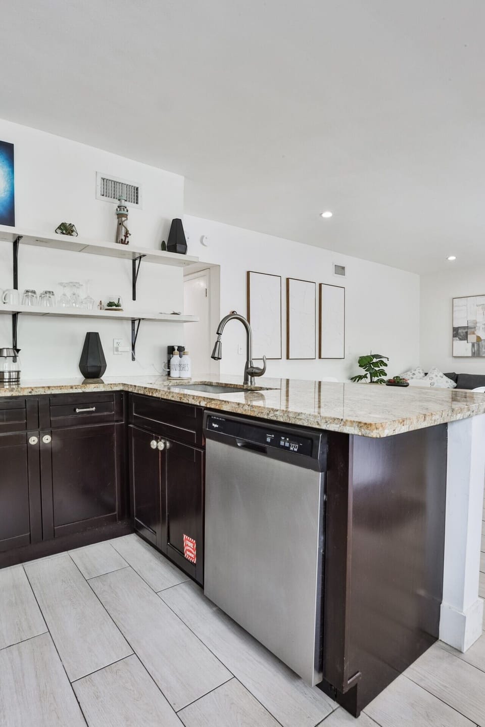 Cook with ease and stay connected from the breakfast bar.