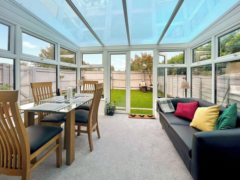 Sun room | Downsview Cottage - Downsview, Wick, near Littlehampton