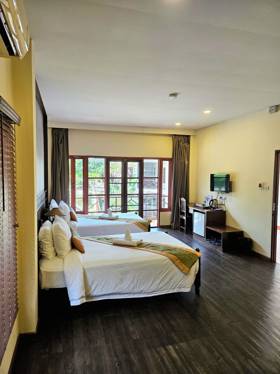 Deluxe Twin Room | Free WiFi, bed sheets