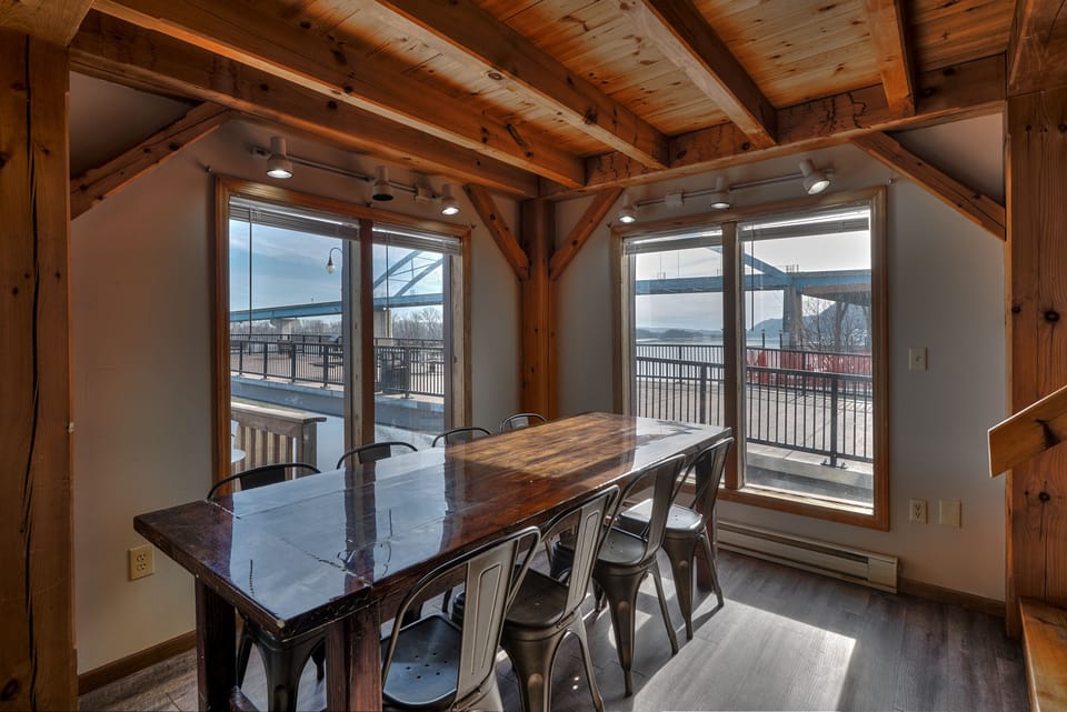 Dining area | Seating for 8